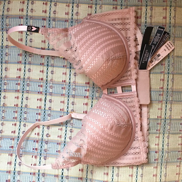 NWT 💖 Victoria’s Secret “Lined Plunge” Bra - Picture 2 of 6
